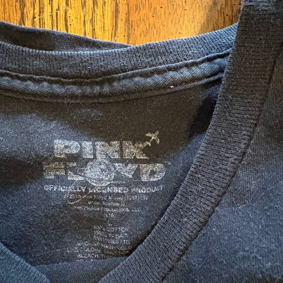 Pink Floyd Black Tee with Prism and Rainbow Design - Picture 2 of 2